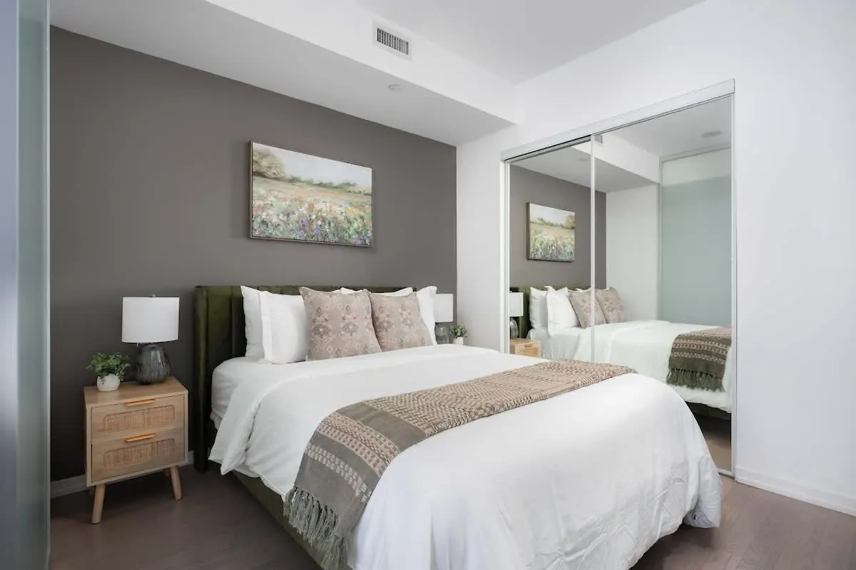 Sunset Views In Chic Condo By Cn Tower Toronto 0*,  Canada