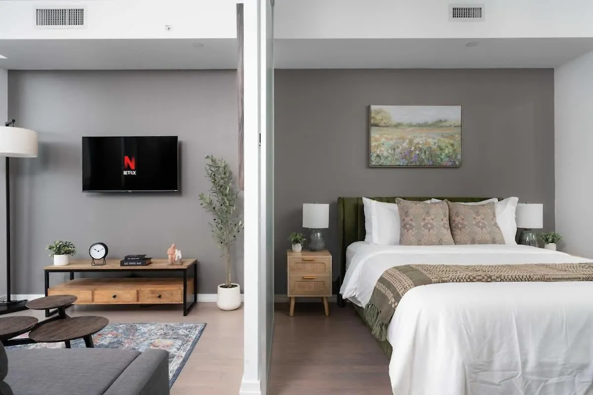 Sunset Views In Chic Condo By Cn Tower contacts