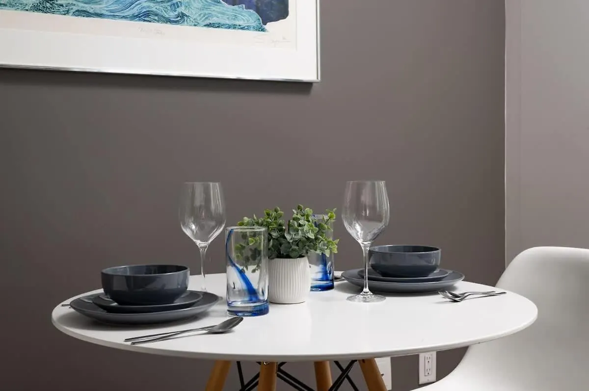 अपार्टमेंट Sunset Views In Chic Condo By Cn Tower