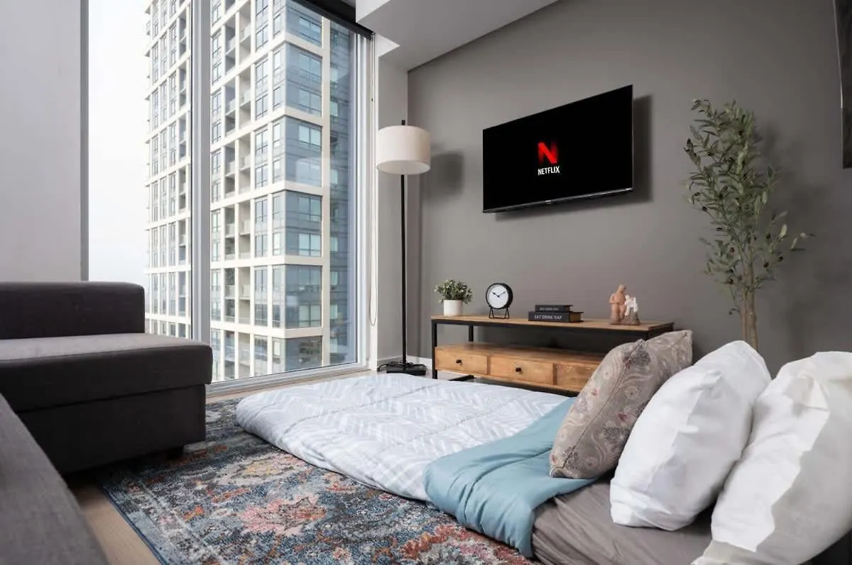 Apartment Sunset Views In Chic Condo By Cn Tower Toronto Canada