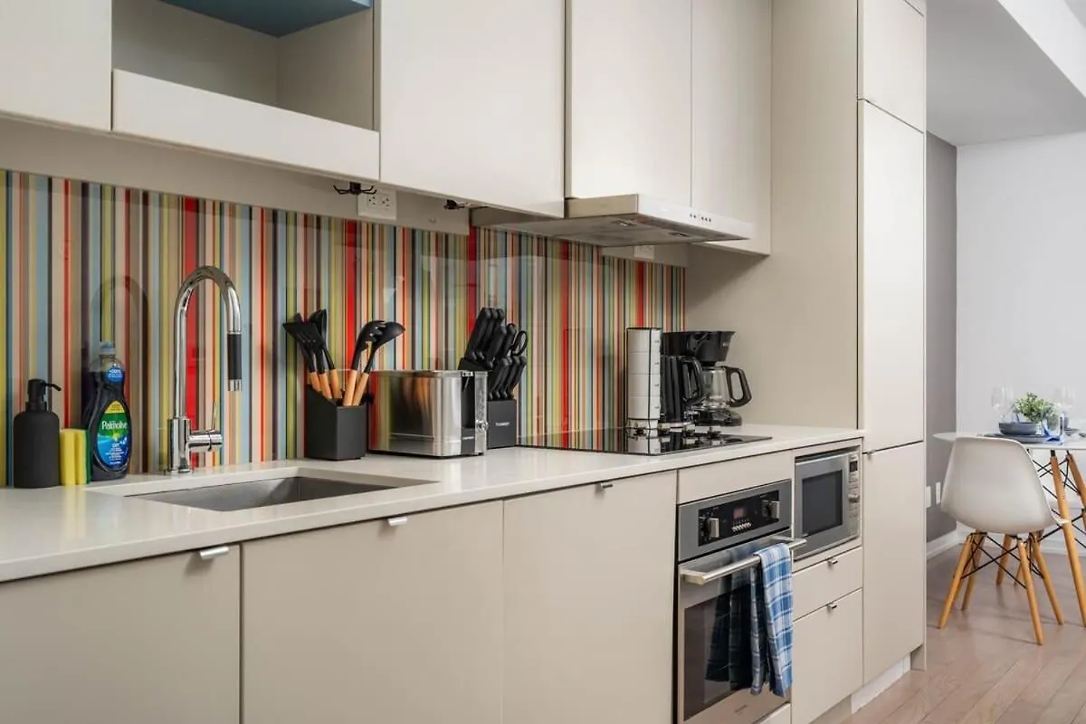 Sunset Views In Chic Condo By Cn Tower Toronto Apartment